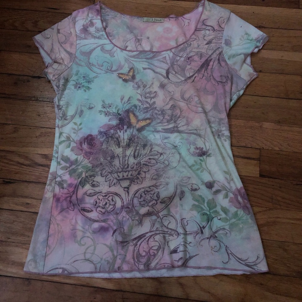 Adorable pastel shirt!